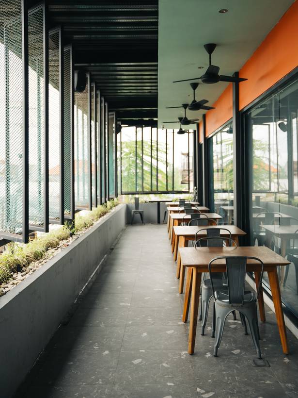 Outdoor terrace with greenery at Mapogu Coffee & Eatery, Jimbaran